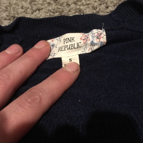 Pink VS sweater - Picture 2 of 6